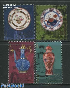Chinese Porcelain 4v